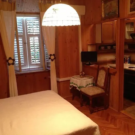 Ella Apartment *